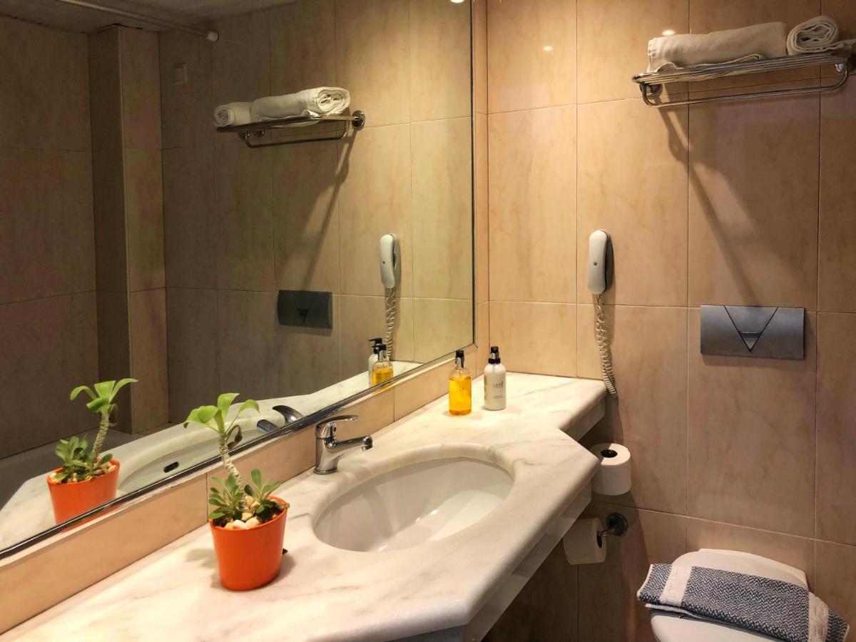 Caravel Hotel Apartments Іксія Екстер'єр фото