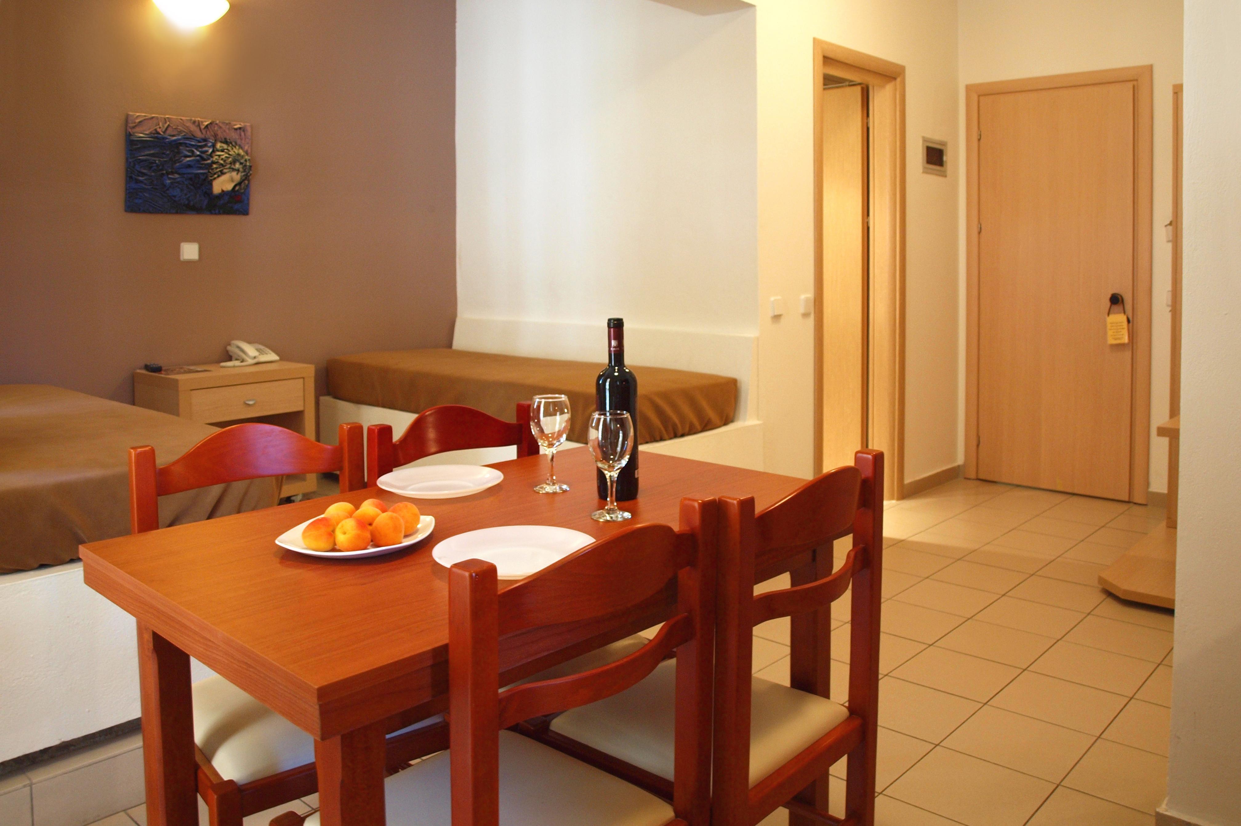 Caravel Hotel Apartments Іксія Екстер'єр фото