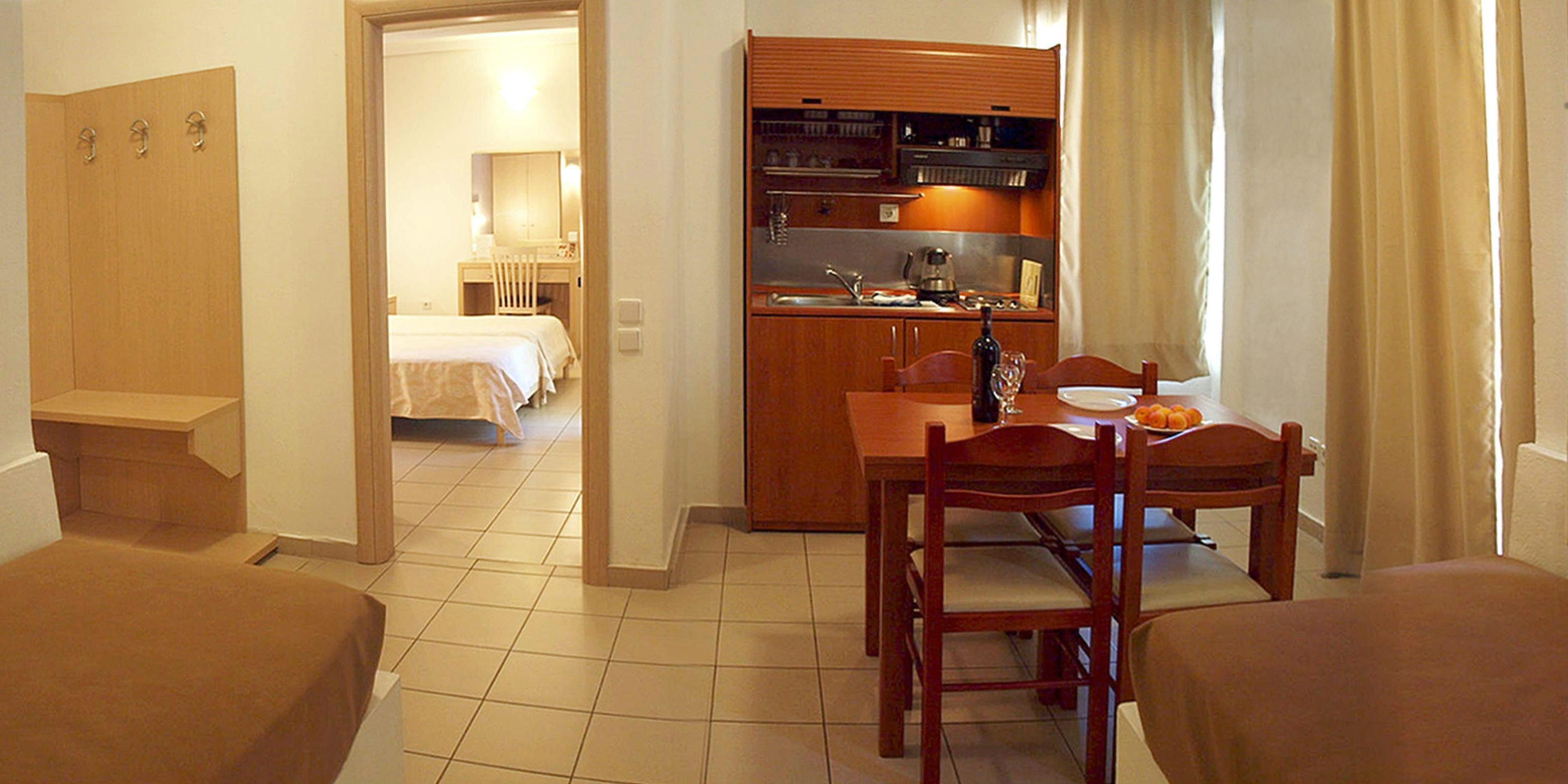 Caravel Hotel Apartments Іксія Екстер'єр фото