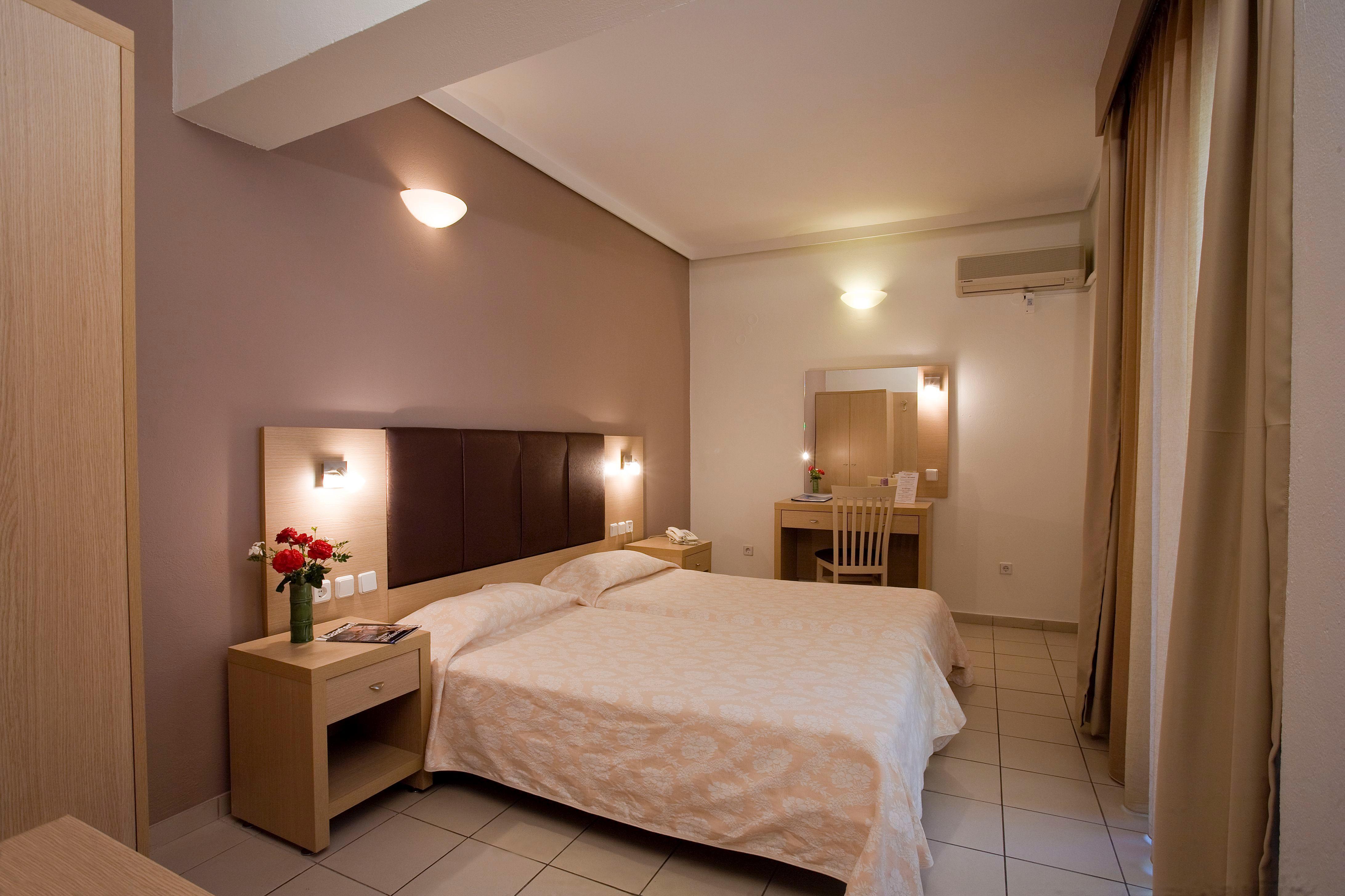 Caravel Hotel Apartments Іксія Екстер'єр фото