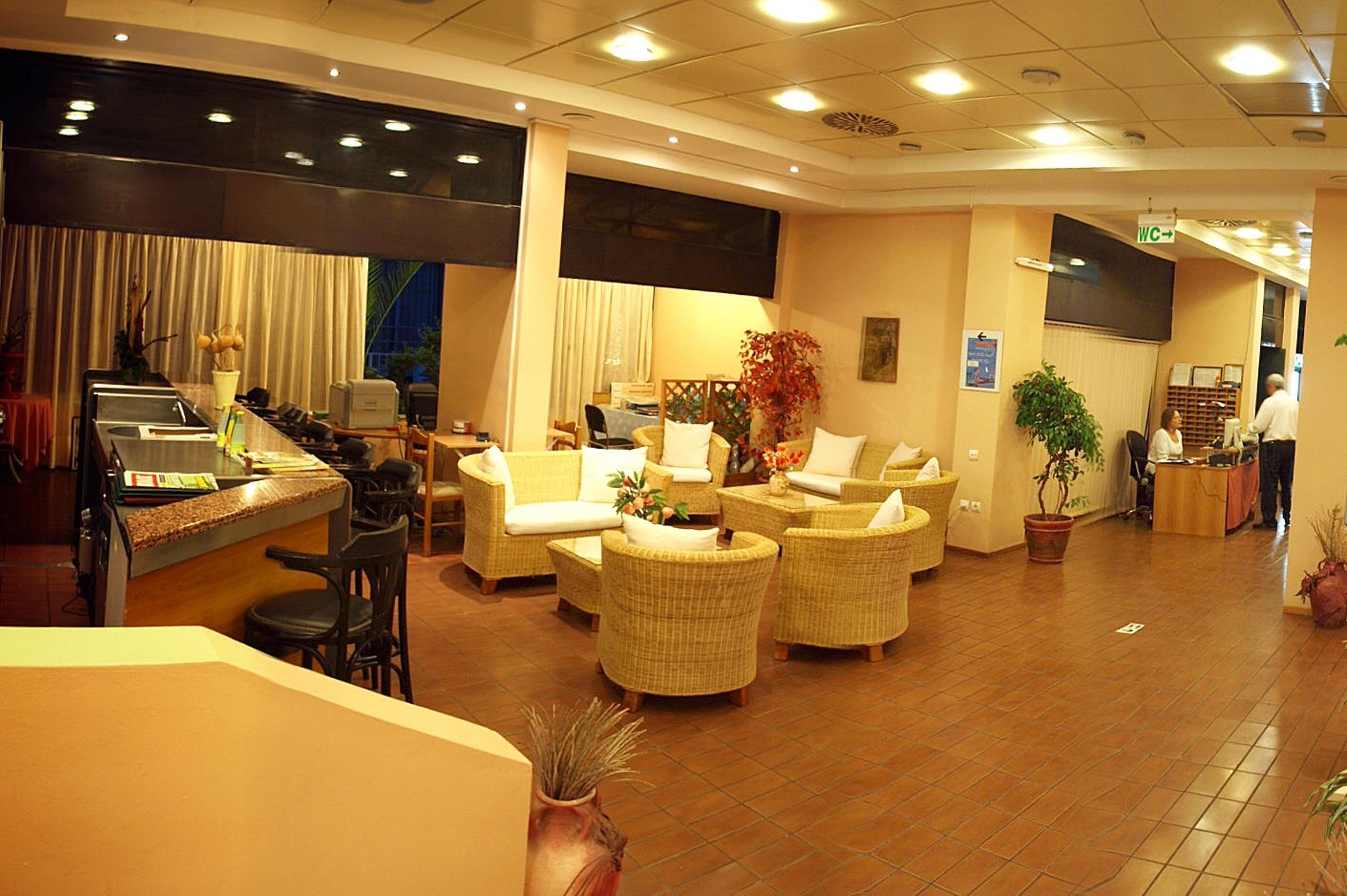 Caravel Hotel Apartments Іксія Екстер'єр фото