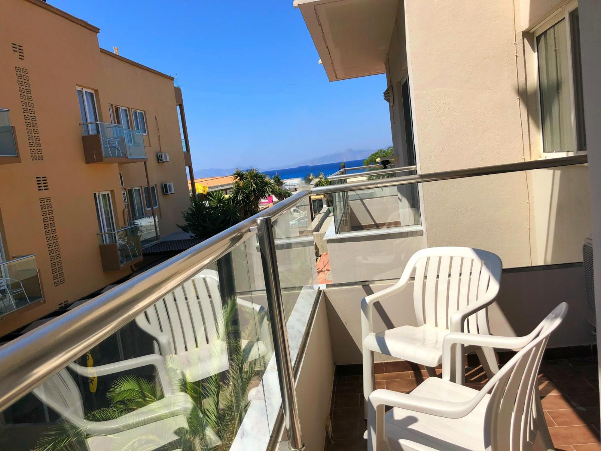 Caravel Hotel Apartments Іксія Номер фото