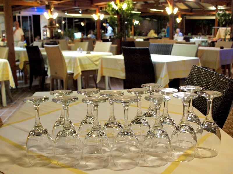 Caravel Hotel Apartments Іксія Екстер'єр фото
