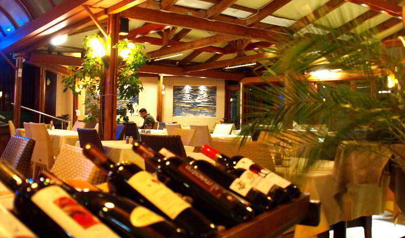 Caravel Hotel Apartments Іксія Екстер'єр фото